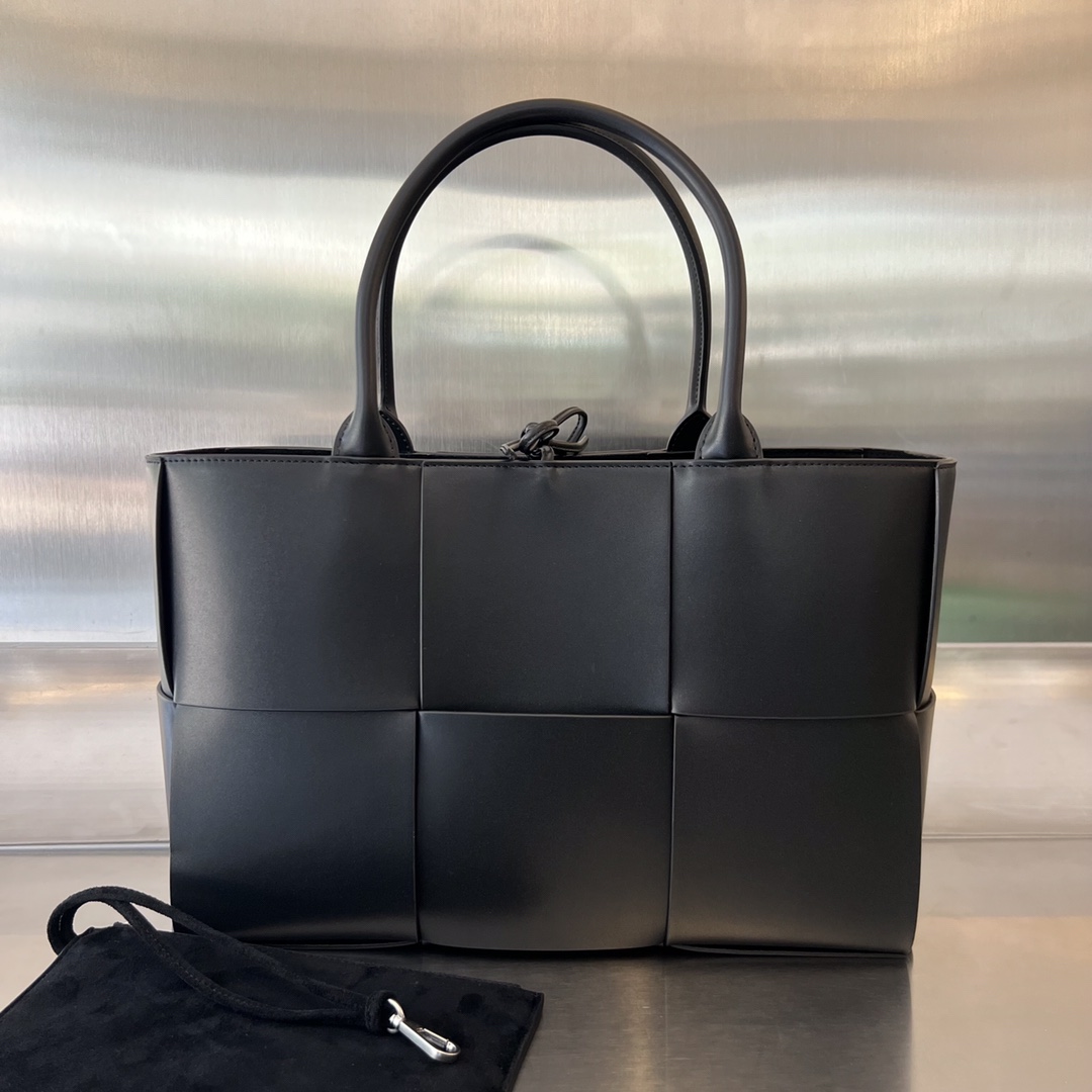 Bottega Veneta Arco Tote Leather Light Coffee